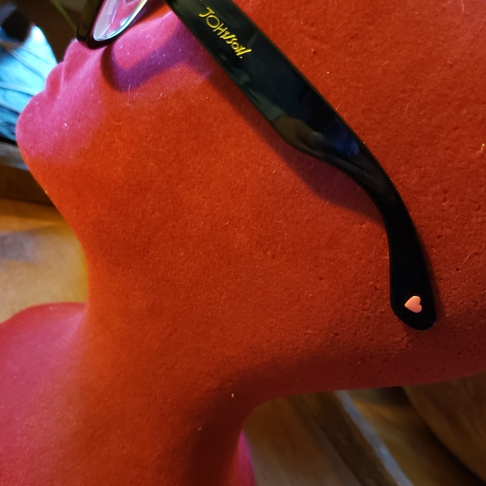 Betsey Johnson Thick Frame Readers w/case - Picture 4 of 6